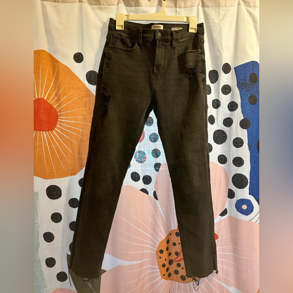 Kensie The Ultimate High Rise black, distressed skinny jeans. Size 4/27.